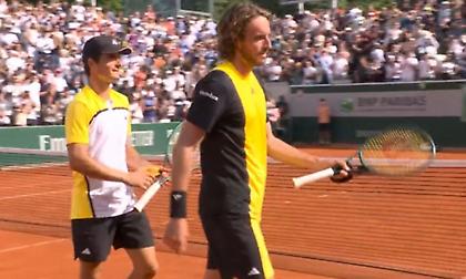 Πέταξαν εκτός τους περσινούς νικητές και προκρίθηκαν πανηγυρικά στον 3ο γύρο του Roland Garros οι Τσιτσιπάδες!