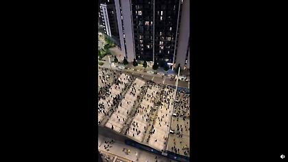 Το «ντου» των οπαδών για να μπουν στο Γουέμπλεϊ