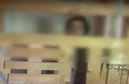 Ελεύθεροι οι γονείς της 29χρονης που ζούσε σε ξύλινο κλουβί – Προκαταρκτική εξέταση ζήτησε ο εισαγγελέας Καλαμάτας