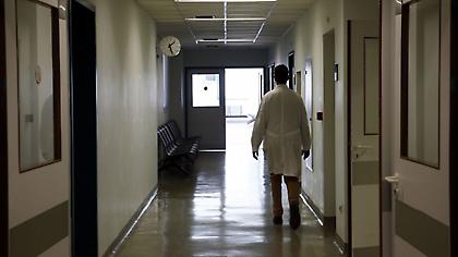 Παιανία: Δύο συλλήψεις για τα 50 κρούσματα γαστρεντερίτιδας σε γλέντι