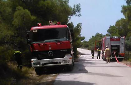 Φωτιά στο Νταού Πεντέλης κοντά σε δασική έκταση