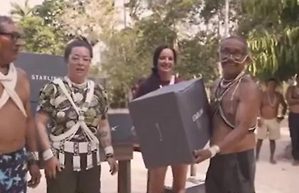 Βραζιλία: Η απομακρυσμένη φυλή στον Αμαζόνιο που απέκτησε διαδίκτυο και εθίστικε στο πορνό και το Instagram