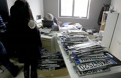 Ο δήμος Αθηναίων επιστρέφει τις πινακίδες ενόψει Ευρωεκλογών - Ποιοι εξαιρούνται