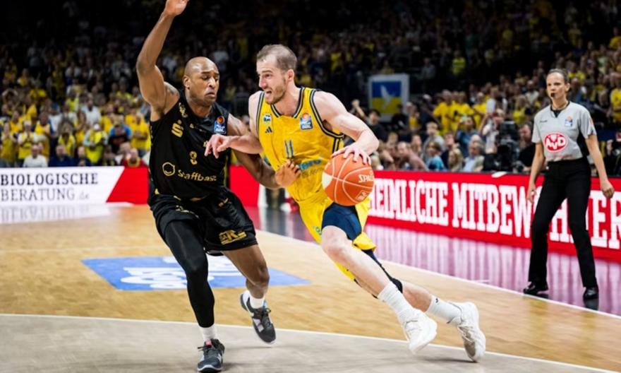 Άλμπα Βερολίνου-Κέμνιτς 97-84: Στους τελικούς με τρομερό Ματ Τόμας