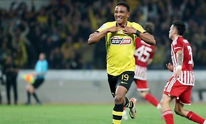 «Όχι» της ΑΕΚ σε πρόταση για τον Ελίασον