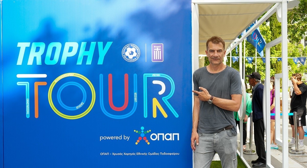 TROPHY TOUR powered by OPAP: Κοσμοσυρροή για το τρόπαιο του Euro 2004