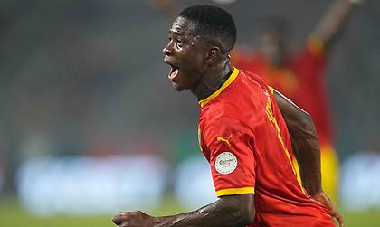 Έκλεισε το σπίτι της Αλγερίας με τηλεκατευθυνόμενη σουτάρα ο Αγκιμπού Καμαρά!