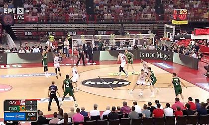 Μεγάλο τρίποντο του Σλούκα από τα 8 μέτρα και με τον Κάνααν κολλημένο πάνω του!