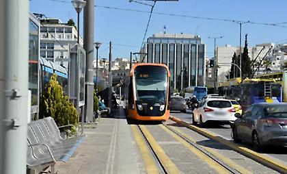 Άνδρας έπεσε στις γραμμές του τραμ