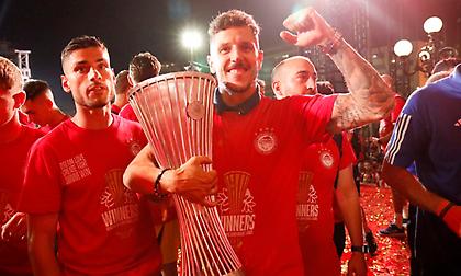 Νικολακόπουλος: «Ο Ολυμπιακός θέλει να κρατήσει τον Γιόβετιτς, φεύγει ο Κίνι»