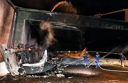 Κατεδάφιση γέφυρας στον Ισθμό: Επί τόπου Σταϊκούρας και Χρυσοχοΐδης - Πώς διεξάγεται η κυκλοφορία στην εθνική οδό