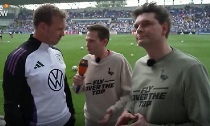 Επικό γλέντι σε Νάγκελσμαν: «Αν φέρει ισοπαλία η Γερμανία, θα σε αντικαταστήσει ο Τούχελ»