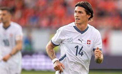 Ατυχία για Τσούμπερ και αγωνία στην ΑΕΚ: Αναγκαστική αλλαγή στο φιλικό της Ελβετίας λόγω μυϊκού ο 32χρονος άσος!