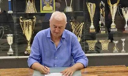 The «King» is back: Το όμορφο βίντεο της ΑΕΚ για την επιστροφή Σάκοτα και στιγμές από τις υπογραφές με Αγγελόπουλο