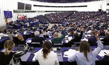 Ευρωεκλογές: Παραμένει πρώτη δύναμη το ΕΛΚ στο ευρωκοινοβούλιο - Οι έδρες όλων των πολιτικών ομάδων