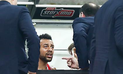 Έντονος διάλογος Μπαρτζώκα με Γκος, τους χώρισε ο Μπαφές!