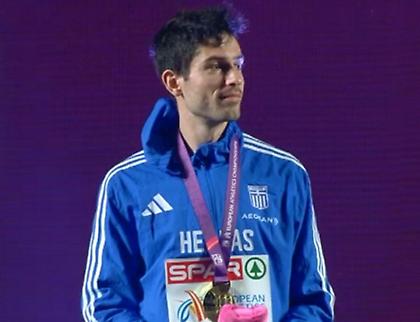 Η δική του στιγμή: Η απονομή του χρυσού μεταλλίου στον μυθικό Τεντόγλου