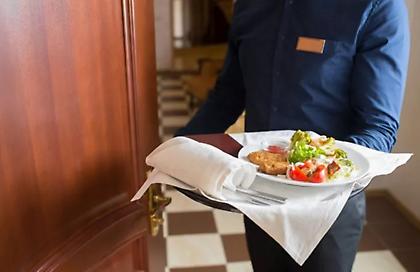 «Πελάτης» ξενοδοχείου στη Θεσσαλονίκη, έκλεψε ρούχα και μετρητά - Έφαγε, ήπιε και τα χρέωσε αλλού