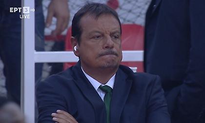 Mε ακουστικά στον πάγκο του Παναθηναϊκού ο Εργκίν Αταμάν για… προστασία από τα υβριστικά συνθήματα!