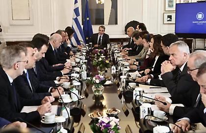 Αντίστροφη μέτρηση για τον ανασχηματισμό - Ο χρόνος και τα πρόσωπα της εξίσωσης