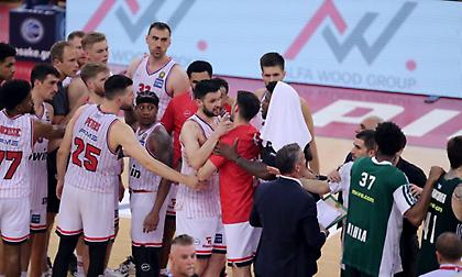 Η παρακάμερα του Ολυμπιακού από τον τέταρτο τελικό και την ήττα από τον Παναθηναϊκό