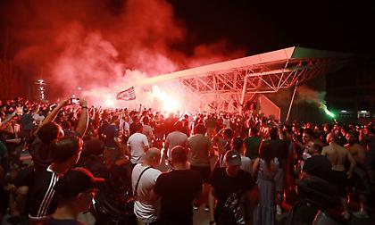 «Πράσινη» παράνοια στο ΟΑΚΑ: Αποθεωτική υποδοχή από χιλιάδες οπαδούς του Παναθηναϊκού στους θριαμβευτές του ΣΕΦ!