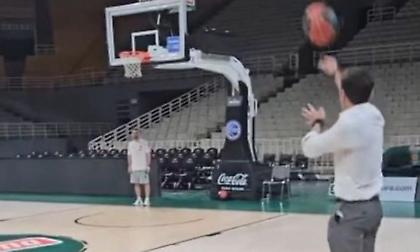 Ο Γιαννακόπουλος έβαλε τρίποντο με ταμπλό και προέβλεψε νίκη του Παναθηναϊκού