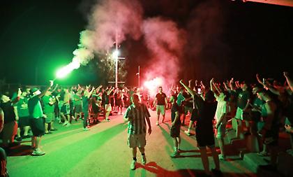 Χιλιάδες οπαδοί στο ΟΑΚΑ, περιμένουν να αποθεώσουν τον Παναθηναϊκό μετά το διπλό στο ΣΕΦ!