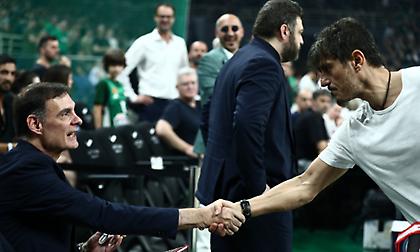 Στο ΟΑΚΑ ο Γιαννακόπουλος - Χειραψία με Μπαρτζώκα και μήνυμα στον κόσμο: «Να μην ακουστεί ούτε ένα υβριστικό σύνθημα»!