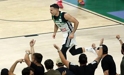 Αδιανόητο πρώτο ημίχρονο του Σλούκα με 25 πόντους και 9/10 σουτ!