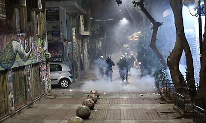 Eξάρχεια: Επεισόδια τα ξημερώματα - Τρεις αστυνομικοί τραυματίες, 22 προσαγωγές