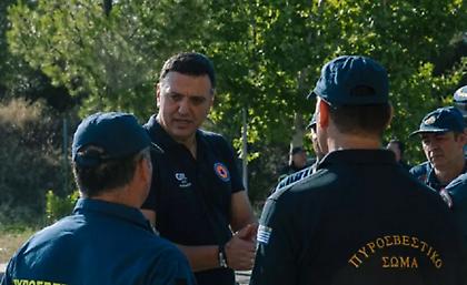 Ο Κικίλιας δείχνει βίντεο με φωτιά που εντοπίστηκε από drone και αντιμετωπίστηκε σε 4 λεπτά