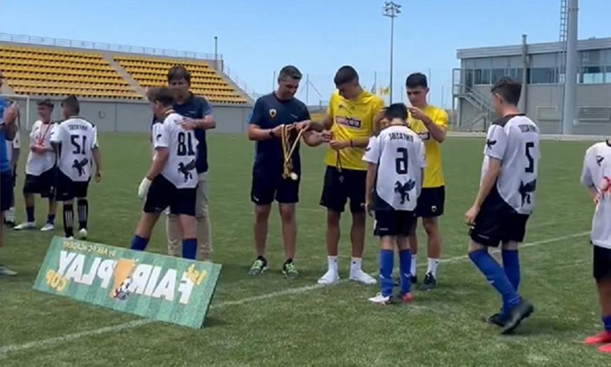 Τι έγινε στο τουρνουά «Fair Play Cup» που διοργανώνει η Ακαδημία της ΑΕΚ - Οι απονομές από Πήλιο και Χρυσόπουλο