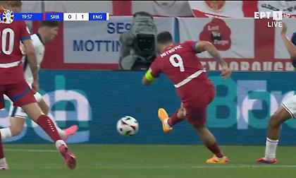 Ανεπανάληπτη χαμένη ευκαιρία του Μίτροβιτς μετά από λάθος του Άρνολντ