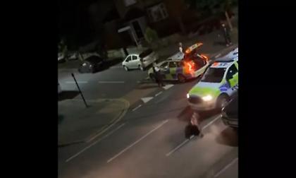 Οργή στη Βρετανία: Αστυνομικός έπεσε επάνω σε μια αγελάδα με το περιπολικό του για να τη «συλλάβει»!