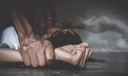 Θεσσαλονίκη: 61χρονη κατήγγειλε τον σύντροφό της πως τη βίαζε για δύο χρόνια - Χειροπέδες στον 55χρονο