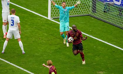 Το δεύτερο ακυρωθέν γκολ του Λουκάκου: Ο αισθητήρας της μπάλας έδειξε το χέρι του Οπεντά!