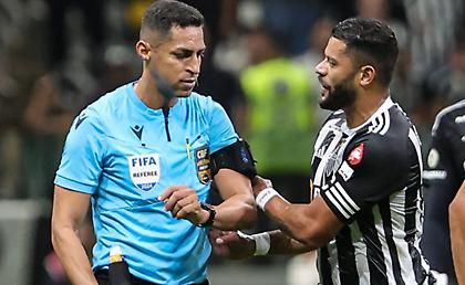 Αποβλήθηκε και τρελάθηκε ο Χουλκ-Πήγε και τα «έχωσε» στην κάμερα!