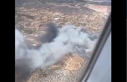 Βίντεο από αεροπλάνο που προσγειωνόταν στο Ελευθέριος Βενιζέλος κατέγραψε την «κόλαση φωτιάς και καπνού» στο Κορωπί