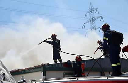 Υπό μερικό έλεγχο η φωτιά στον Ασπρόπυργο