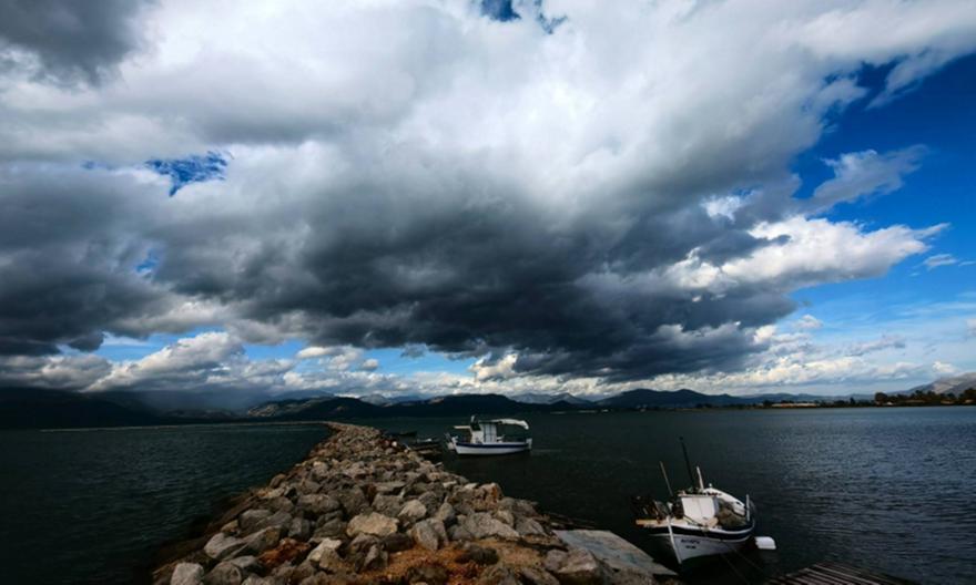 Μετά τα 38άρια έρχονται βροχές και καταιγίδες – Πότε αλλάζει ο καιρός