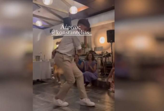 Κωνσταντέλιας: Το ζεϊμπέκικο στο γάμο της αδερφής του