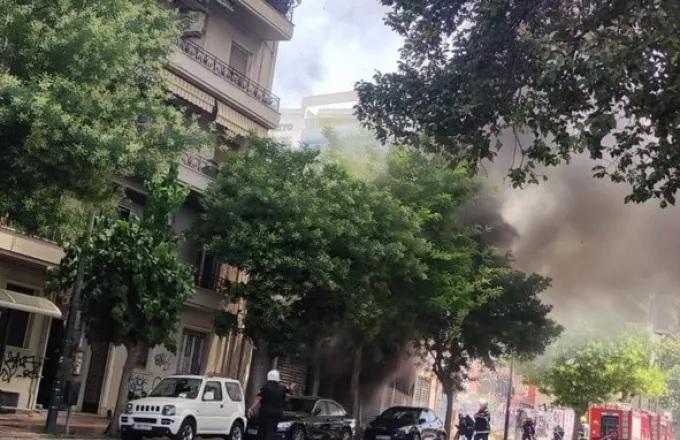 Υπό έλεγχο η πυρκαγιά σε εγκαταλειμμένο κτίριο καταστήματος επί της Ευελπίδων