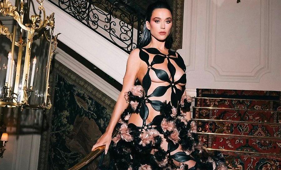 Με άκρως αποκαλυπτικό φόρεμα έσκασε η Κέιτι Πέρι σε σόου της Vogue στο Παρίσι