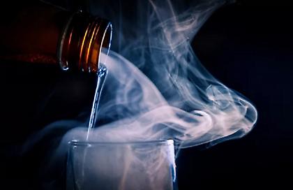 Στο νοσοκομείο 15χρονη μετά από κατανάλωση αλκοόλ σε μπαρ - Τρεις συλλήψεις