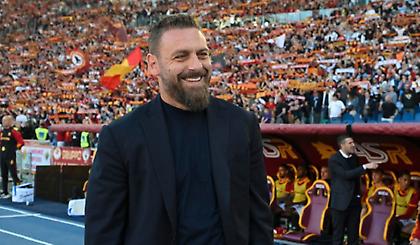 Επίσημο: Παραμένει στο τιμόνι της Ρόμα ως το 2027 ο Ντε Ρόσι