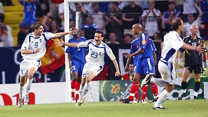 Euro 2004: Η φοβερή ντρίμπλα του Ζαγοράκη, η κεφαλιά του Χαριστέα που «πάγωσε» την Γαλλία και… η Ελλάδα στα ημιτελικά!