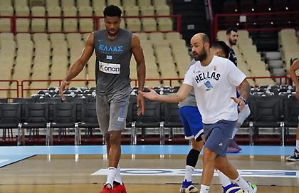 Προπονήθηκε και παίζει με Μπαχάμες ο Γιάννης Αντετοκούνμπο - Eπίσκεψη Διαμαντίδη-Παπαλουκά στην Εθνική