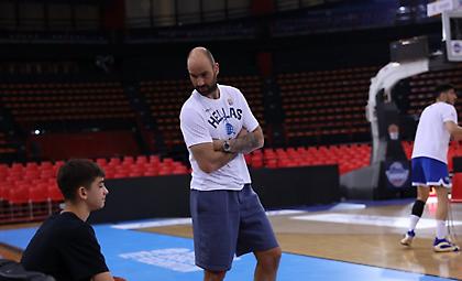 Ο... αριστερόχειρας υιός Σπανούλης τα «στάζει» στην προπόνηση της Εθνικής