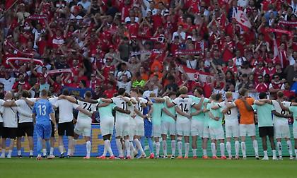 Έβαλε τα «γυαλιά» σε Γαλλία-Ολλανδία και πάει για... ψηλά η Αυστρία!